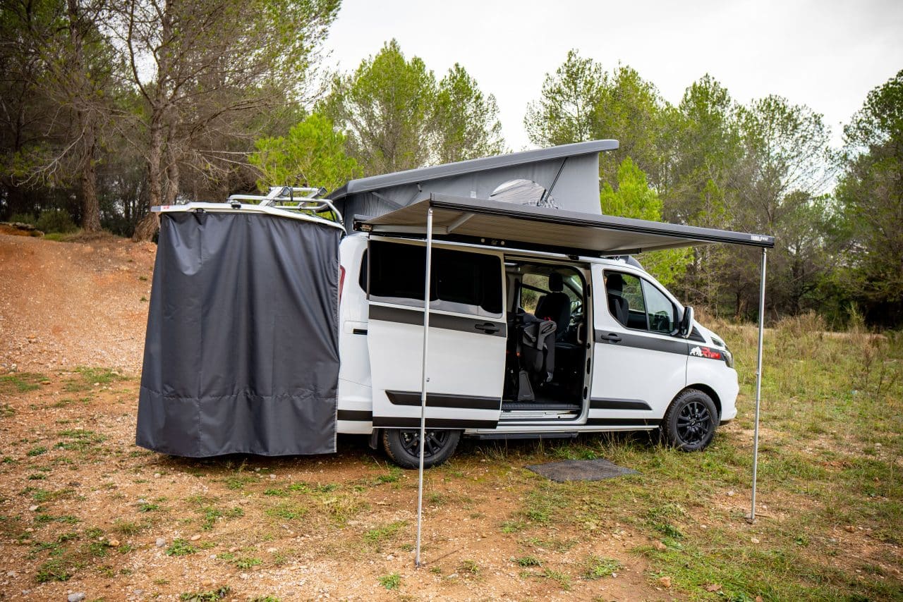 Douche extérieure + rideau sur hayon (avec le meuble de cuisine COMPLET