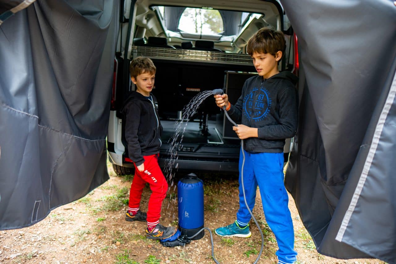 Douchette extérieure portable + rideau sur hayon (sans inst. électrique